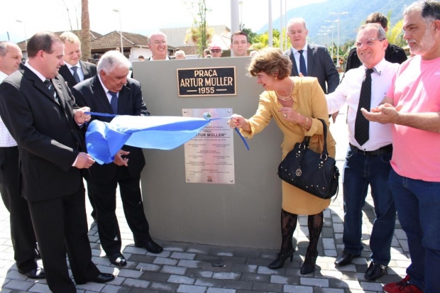 inaugurada praca artur mueller em corupa 20140908 1919353861
