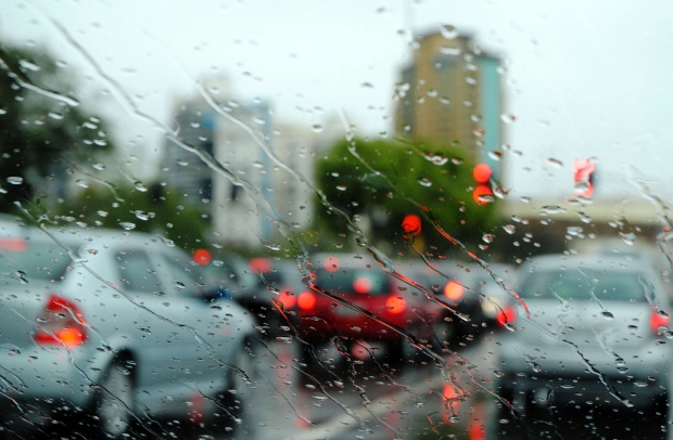 Início do Carnaval tem chance de chuva forte em Santa Catarina