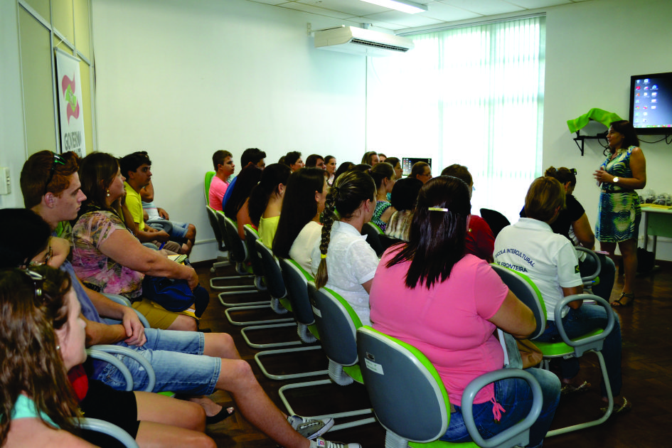 SDR de Dionísio Cerqueira realiza reunião com diretores e professores de salas de informáticas na quarta-feira, 18. Foto: Manoely Dias Cogo