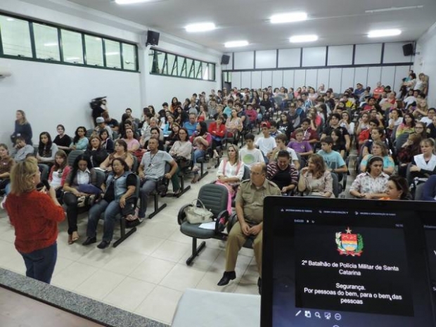 gerei chapeco participa de projeto de prevencao a violencia escolar 20150514 1782196250