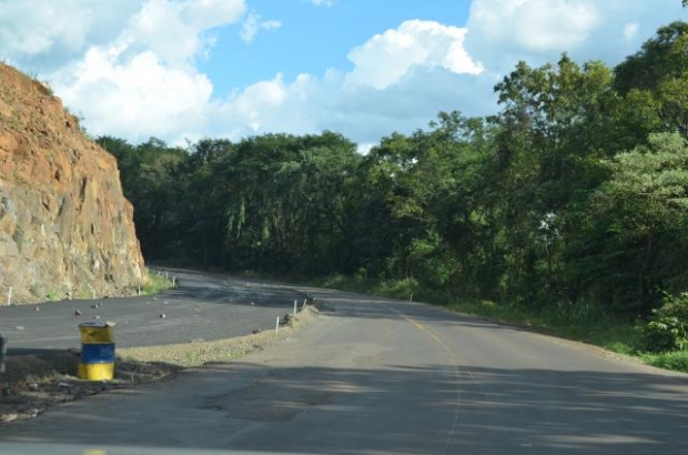 trecho da sc 157 entre chapeco a coronel freitas esta com 50 da obra concluida 20150505 2042035963