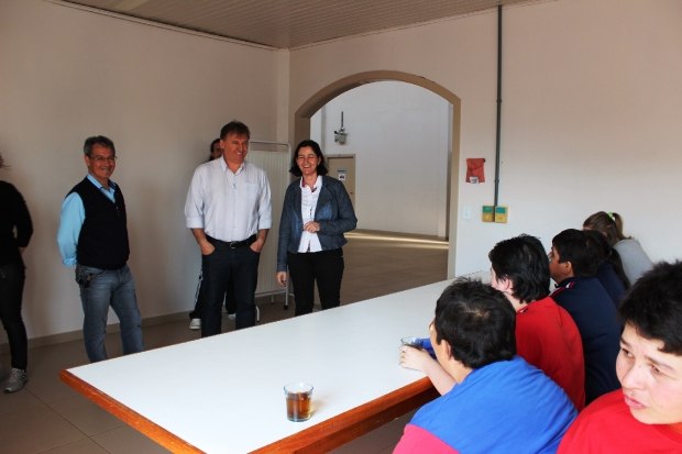 visita apae slo 20150831 1999652214