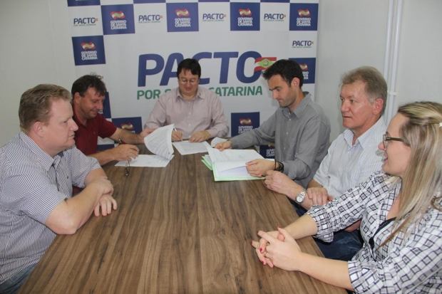 sdr itapiranga firma contrato para execucao de melhorias na escola porto novo 20151106 1327843379