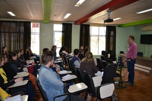 Capacitação envolveu profissionais das escolas, estaduais, municipais, particulares e Apaes. Foto: Janaína Mônego/ADR Xanxerê 20/07/2016