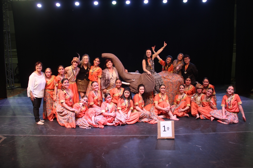 Escola Tancredo Neves dança Odissi