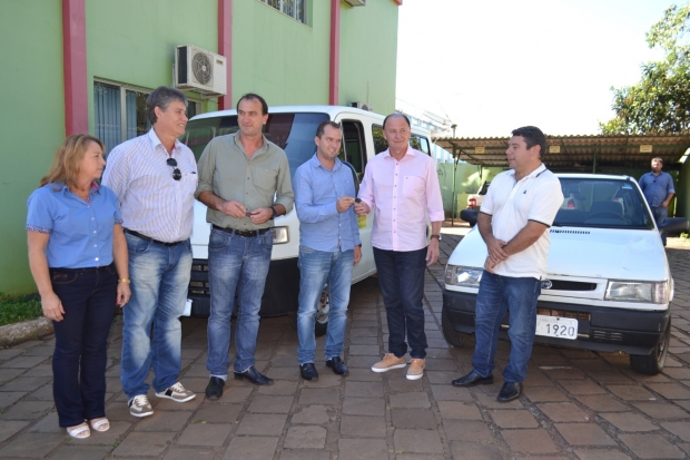 Secretário Ademir Gasparini entregou os carros para os municípios de Bom Jesus e Entre Rios. Foto: Alessandra Vilani de Oliveira/Imprensa 13/03/2017