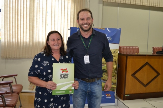 Dona Dalva pertence a uma das famílias beneficiadas com a entrega da documentação para a Regularização Fundiária. Foto: Janaína Mônego/ADR Xanxerê 02/03/2017