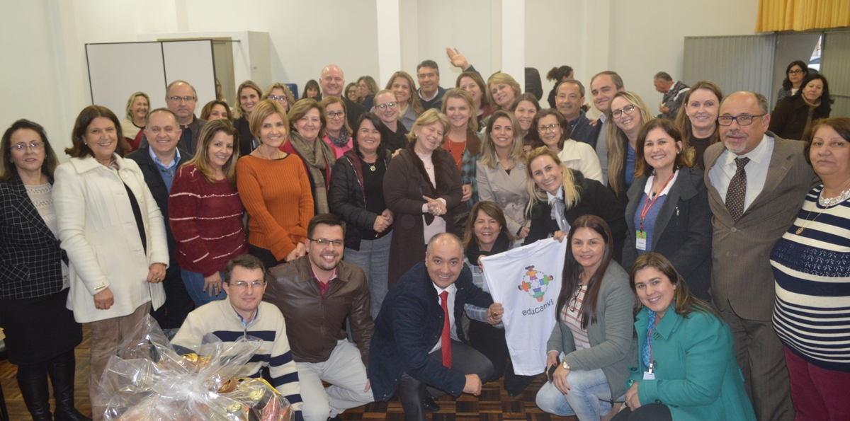 Secretária Simone Schramm se reúne com diretores e gerentes da Educação em Joaçaba