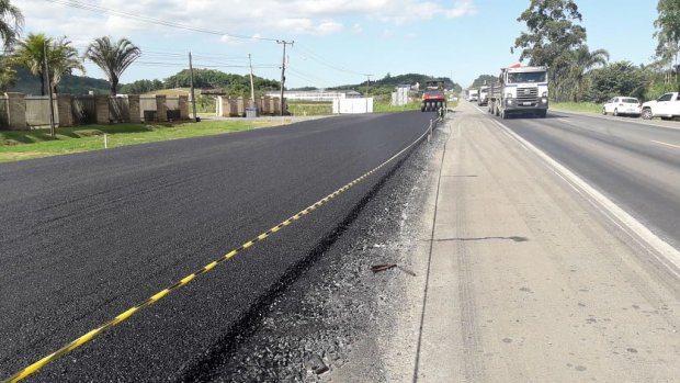 Serviços de pavimentação da BR-280/SC 