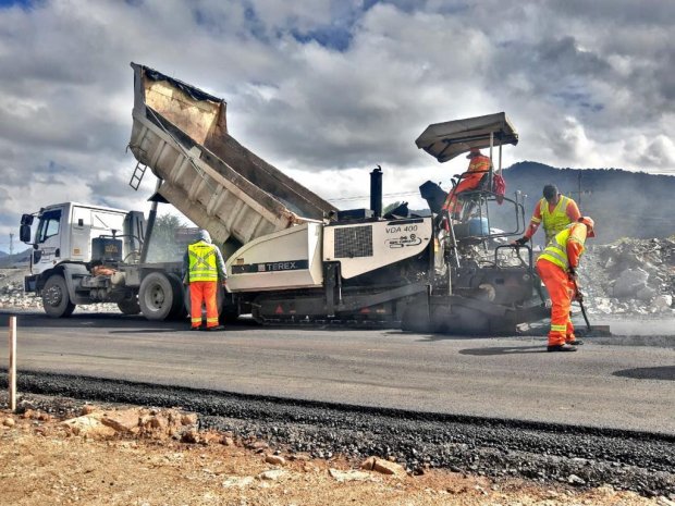 Serviços de pavimentação da BR-280/SC 