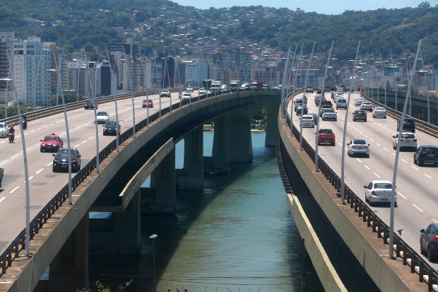 Pontes Pedro Ivo Campos e Colombo Salles terão tráfego parcial neste domingo