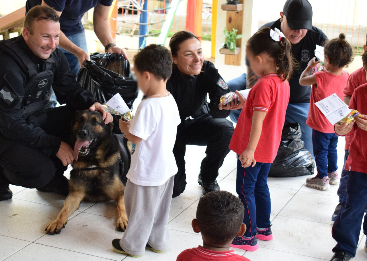 Policiais penais do HCTP entregam doces 4