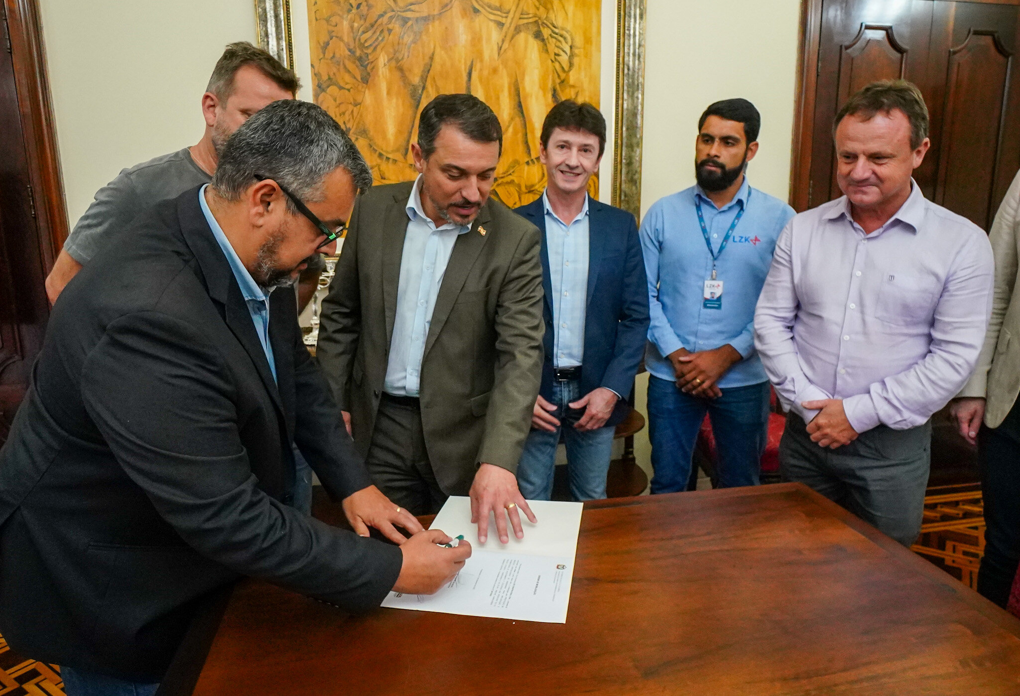 Governador dá ordem de mobilização para implantação de ciclofaixas e acostamento em rodovias na região de Agrolândia