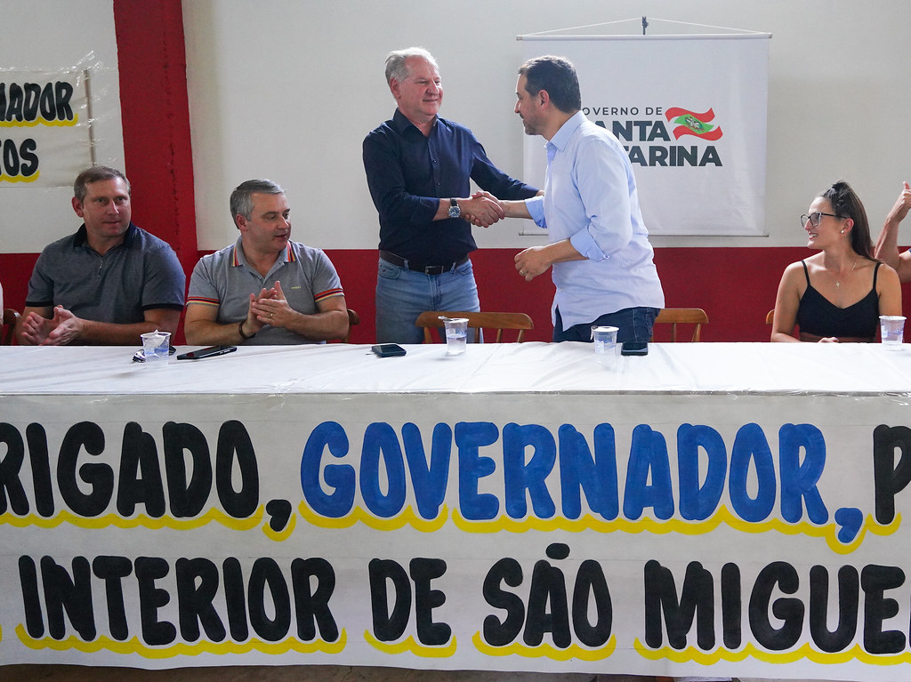 Em São Miguel do Oeste, governador inaugura asfaltamento da estrada da Linha Fátima