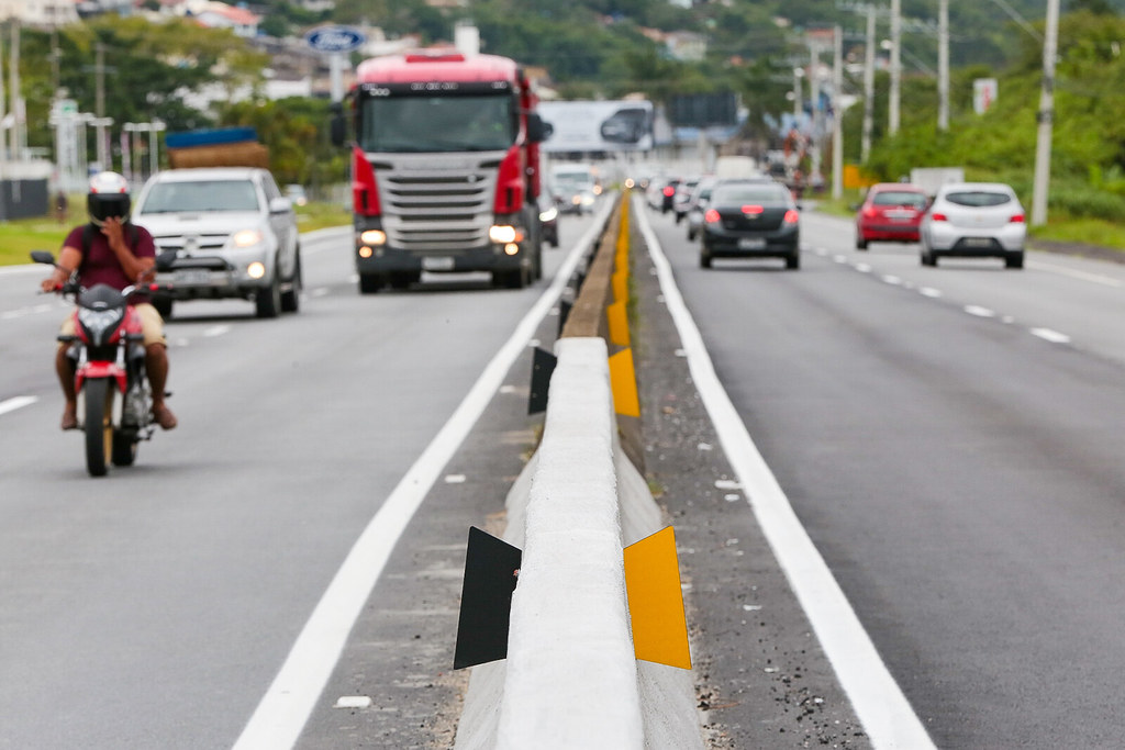 Secretaria de Estado da Infraestrutura e Mobilidade restringe tráfego de caminhões de carga com mais de três eixos na SC-401