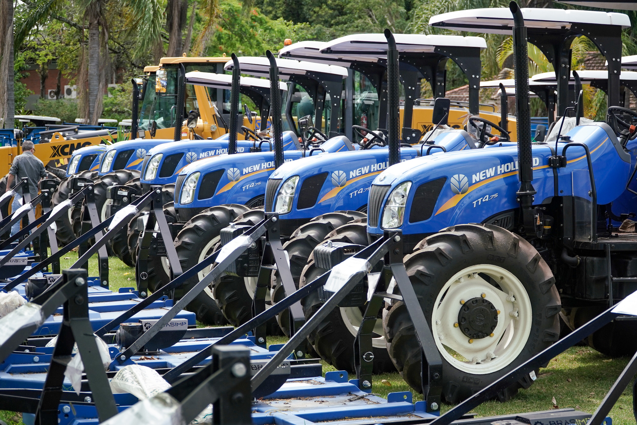 Governo do Estado dá início à aquisição de 351 equipamentos agrícolas