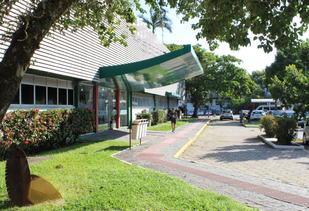 Campus da Udesc em Florianópolis, em um dia ensolarado