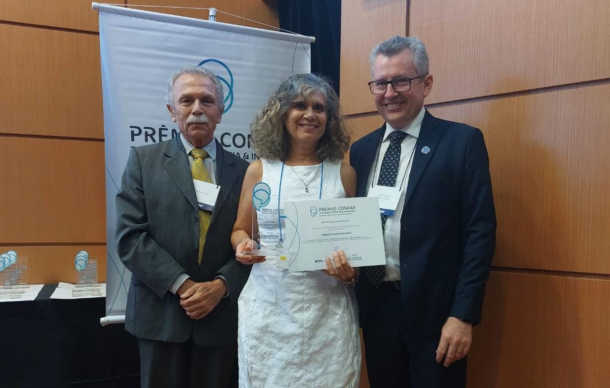 A professora da Universidade Federal de Santa Catarina (UFSC) Debora Peres Menezes foi a segunda colocada na categoria Ciências Exatas do Prêmio Confap de Ciência, Tecnologia & Inovação – “Professora Odete Fátima Machado da Silveira”