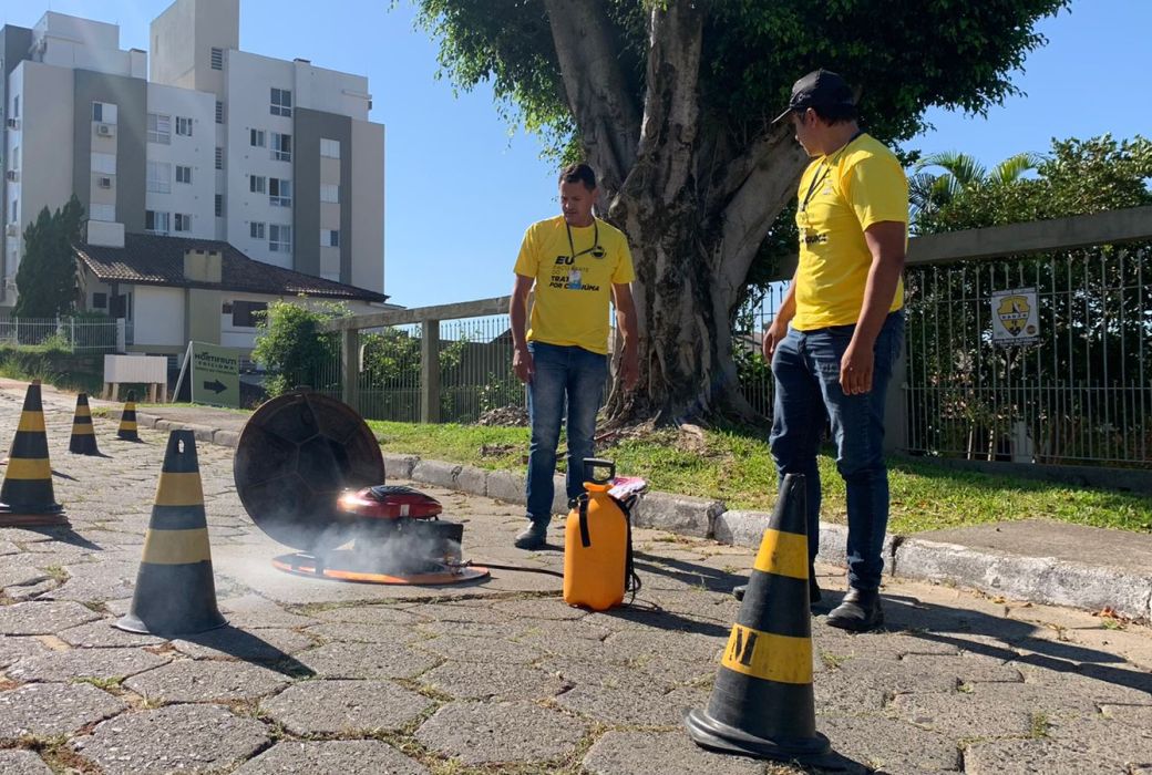 Equipe do Trato por Criciúma realiza teste de fumaça no município