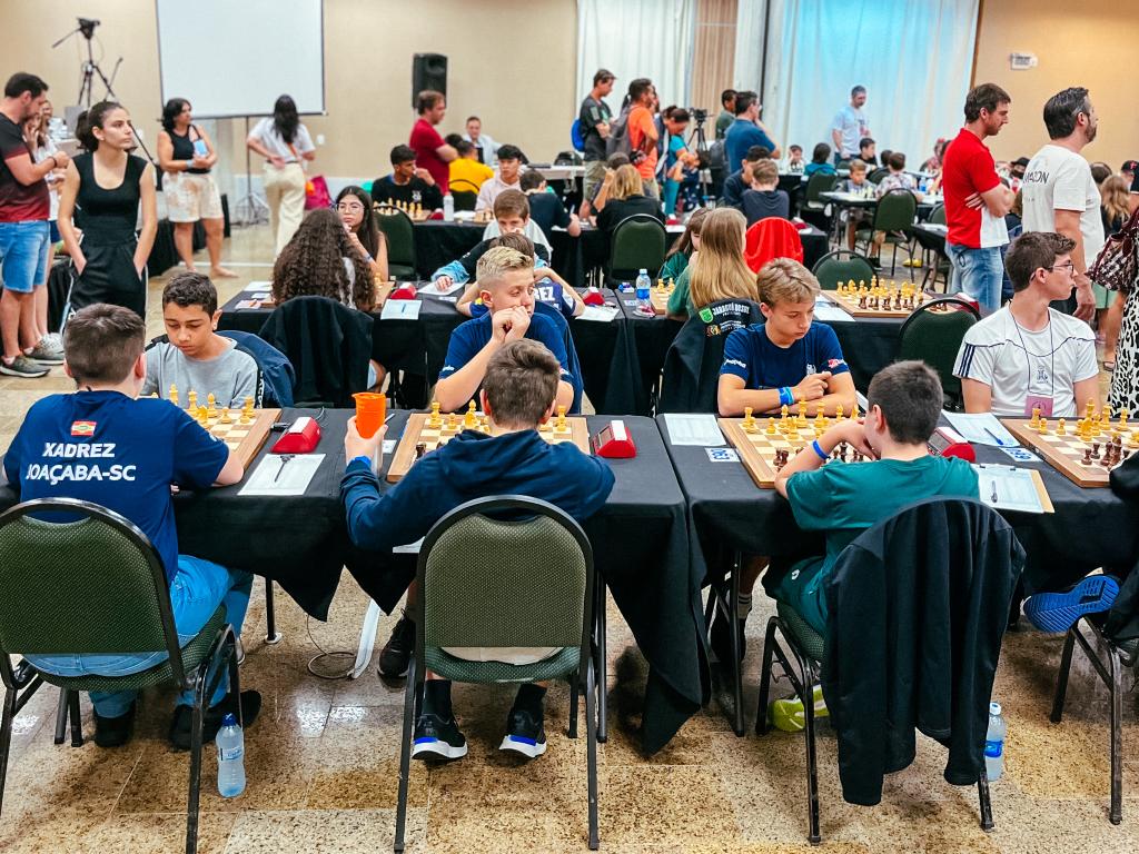 ATLETAS DE LACERDÓPOLIS PARTICIPARAM DO FESTIVAL INTERNACIONAL DE