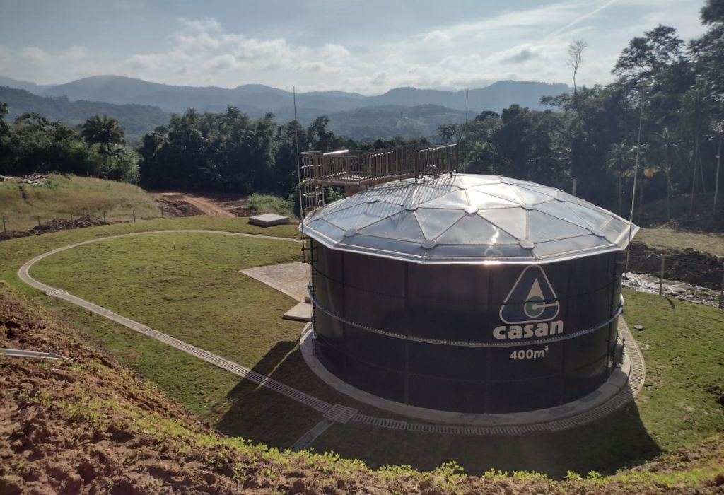 O reservatório com capacidade para 400 mil litros já está montado no Bairro Encano.