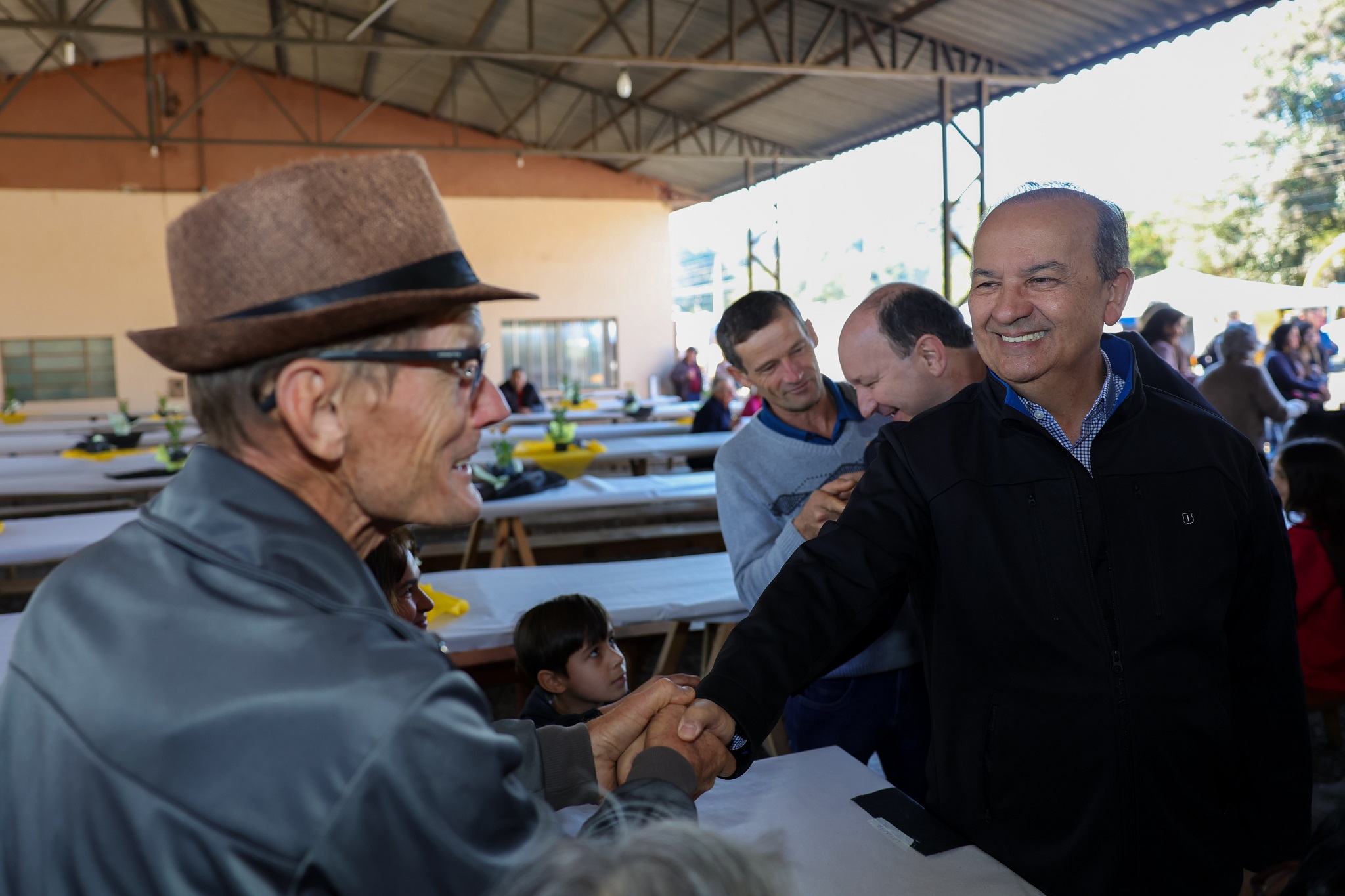 O domingo foi marcado por mais uma festa em homenagem ao dia agricultor comemorado em 28 de julho. A cidade de Herval d’Oeste fez uma programação voltada para a família, com apresentações musicais, brinquedos infantis, missa e almoço. O governador Jorginho Mello comemorou com os habitantes de Herval d'Oeste.