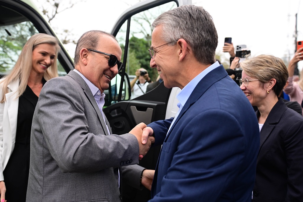 O Governador Jorginho Mello participa na manhã desta sexta-feira(04) da Solenidade do Programa SANTA CATARINA LEVADA A SÉRIO + PERTO DE VOCÊ - AMVE (Associação dos Municípios do Médio Vale do Itajaí)