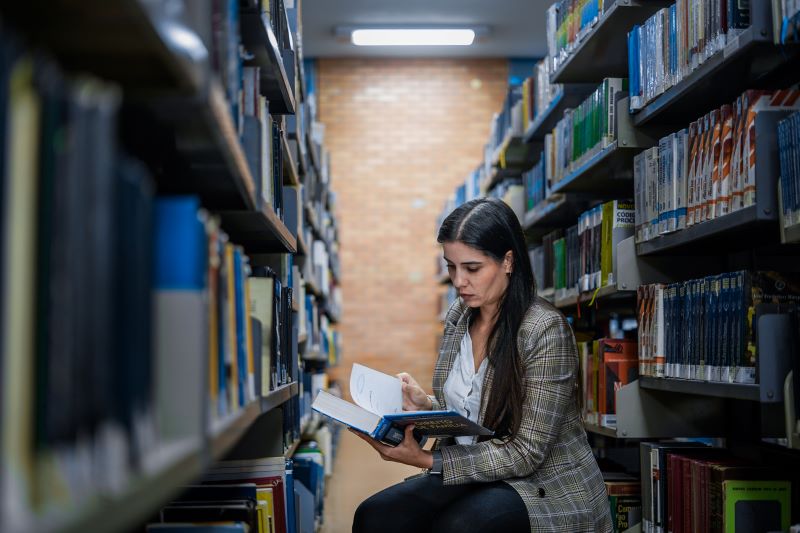 Um dia após a sanção da lei que institui o Programa Universidade Gratuita, a Secretaria de Estado da Educação (SED) publicou o decreto regulamentando o Programa. O documento traz informações complementares sobre a admissão e permanência das instituições universitárias no programa e sobre a comissão de fiscalização das universidades.