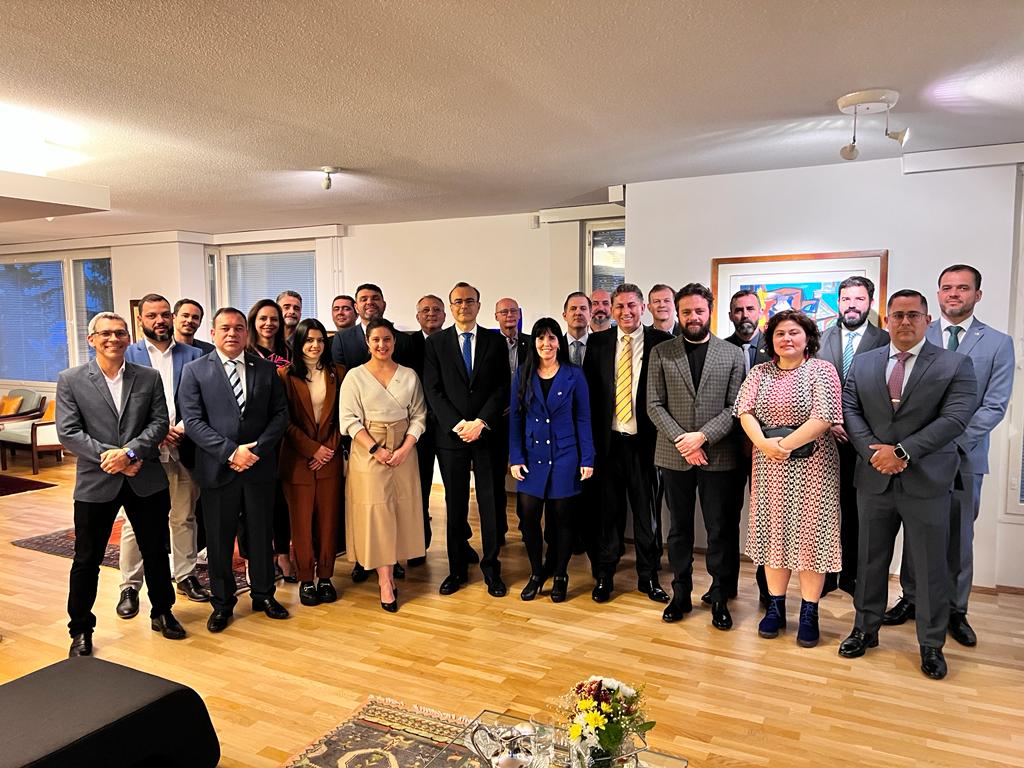 Missão internacional de secretários de Segurança Pública se reúne com embaixador do Brasil na Finlândia
