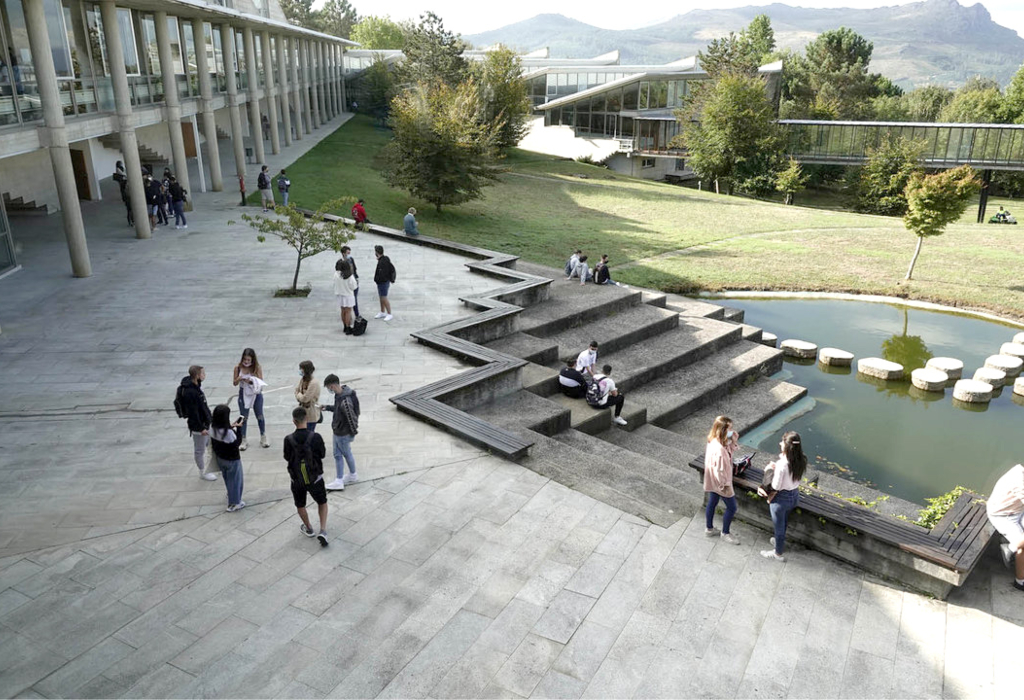 Foto da Universidade de Vigo, que fica na Espanha e tem convênio com a Udesc