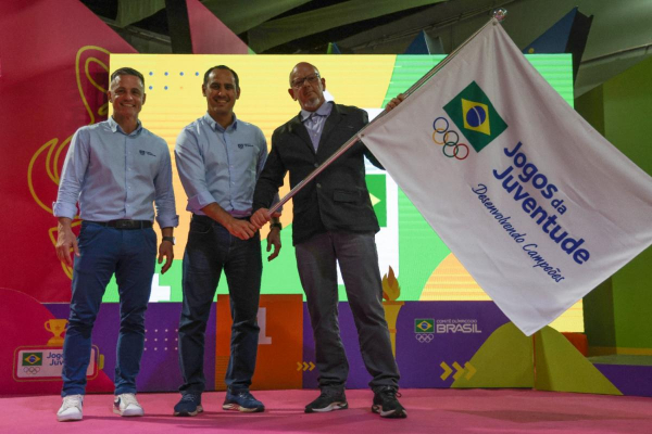 Blumenau recebe a bandeira de anfitriã do Jogos da Juventude de 2024