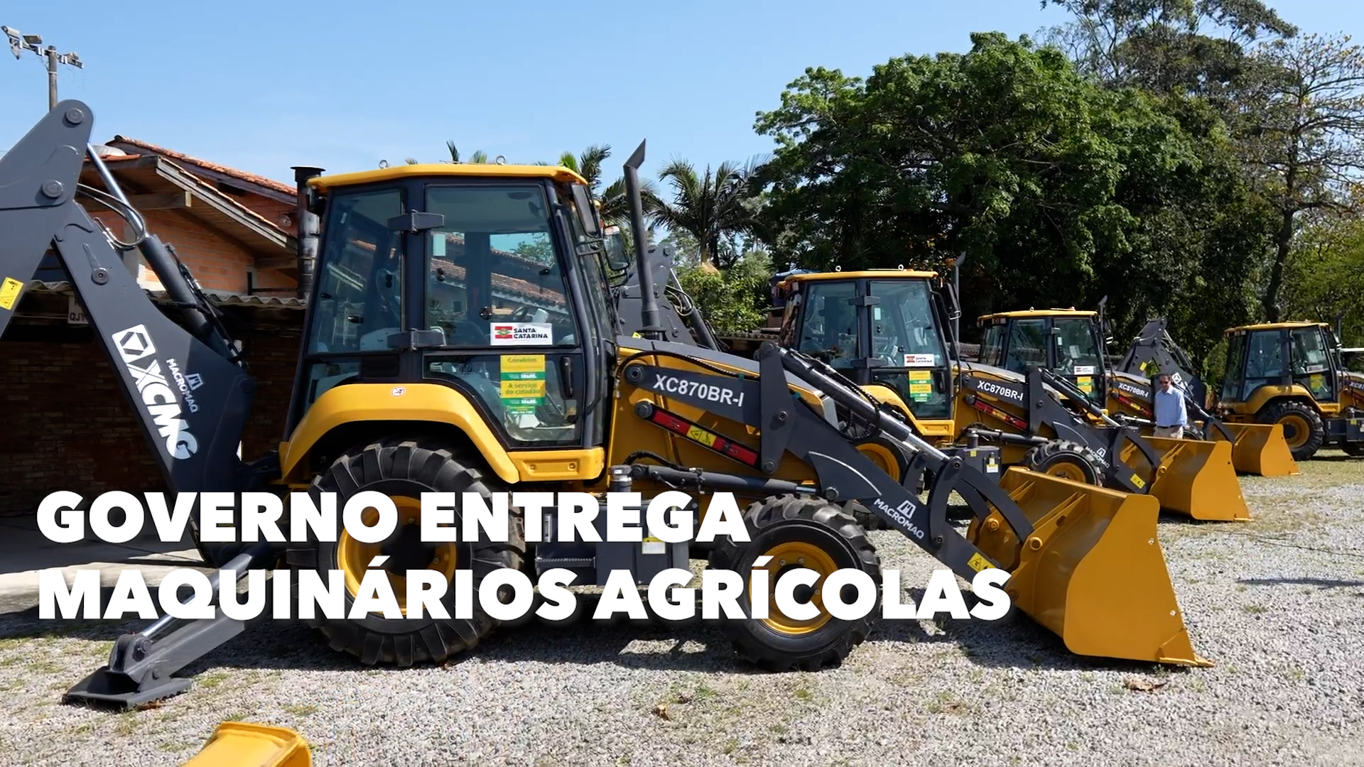 Governo do Estado faz a entrega de maquinários agrícolas para 18 prefeituras