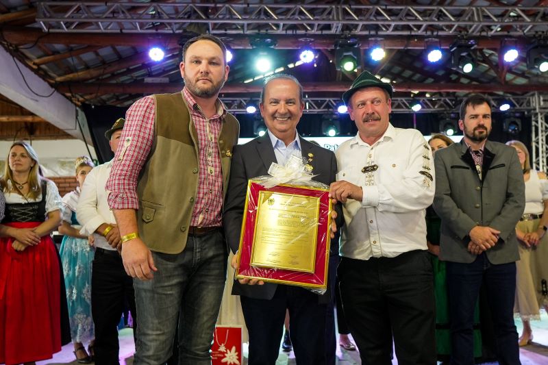 Jorginho Mello recebe o título de Cidadão Honorário de Treze Tílias