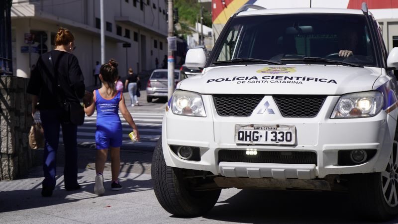 Policiais da operação integrada “Santa Catarina, Presente!” visitam escolas para reforçar protocolo de segurança