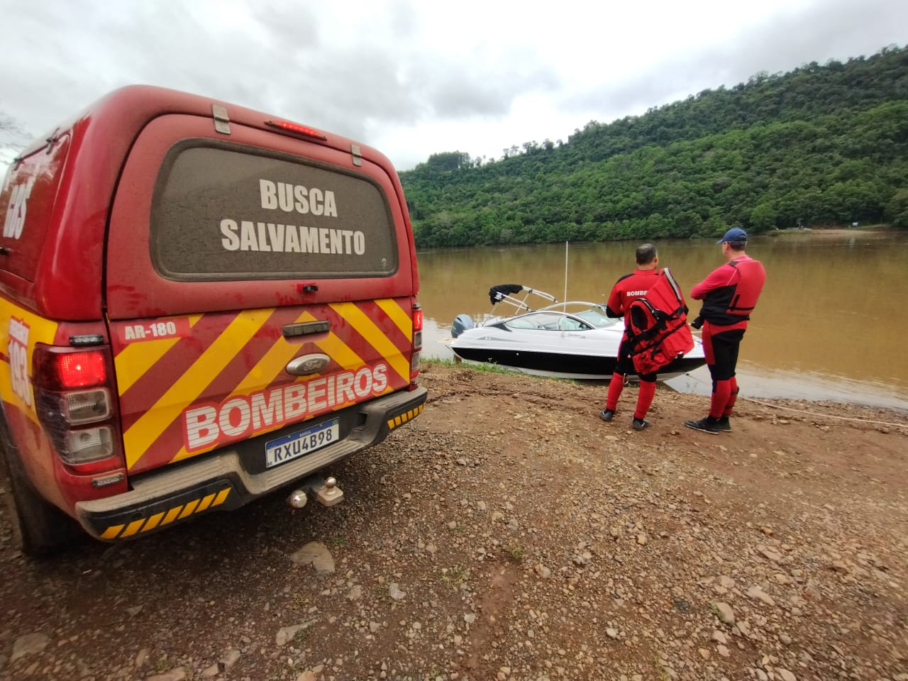 CBMSC coordena operação de busca por homem que desapareceu após naufrágio de balsa no Rio Uruguai