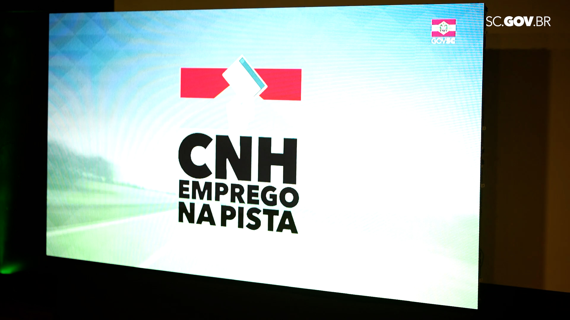 Governo de SC lança Programa CNH Emprego na Pista com parcerias públicas e privadas