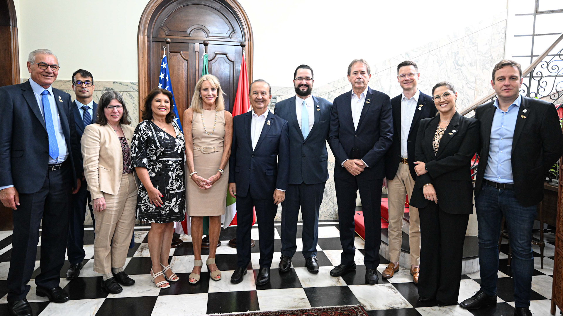Governo de SC e embaixadora dos EUA firmam parcerias em áreas prioritárias