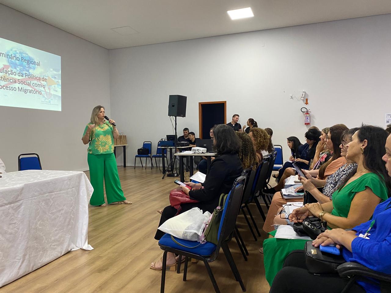 Em Chapecó, Secretaria da Assistência Social participa de seminário sobre processo de migração