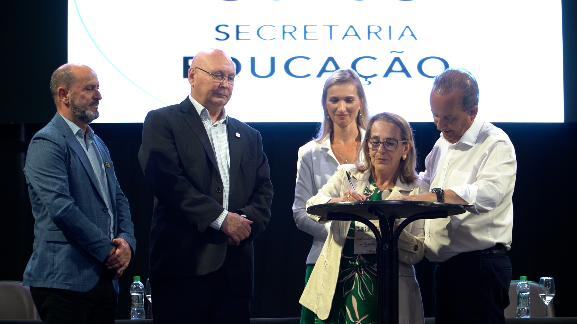 Em Lages, governador Jorginho Mello dá posse aos novos diretores escolares do Estado
