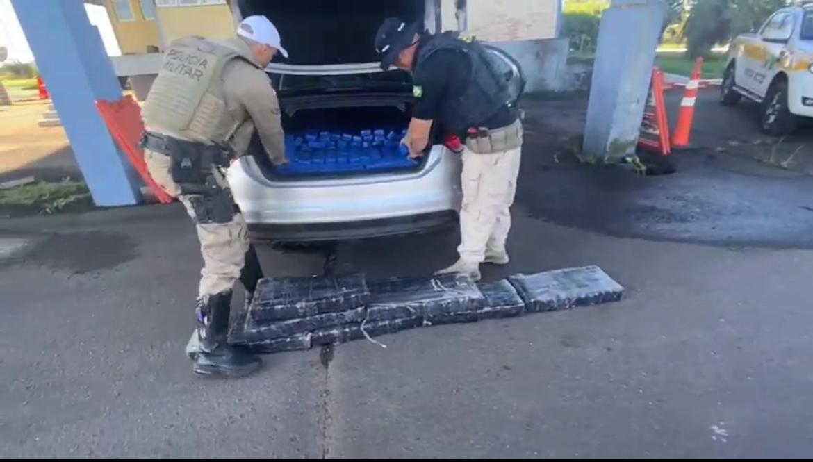 Veículo clonado é apreendido com quase 300 quilos de maconha em Água Doce
