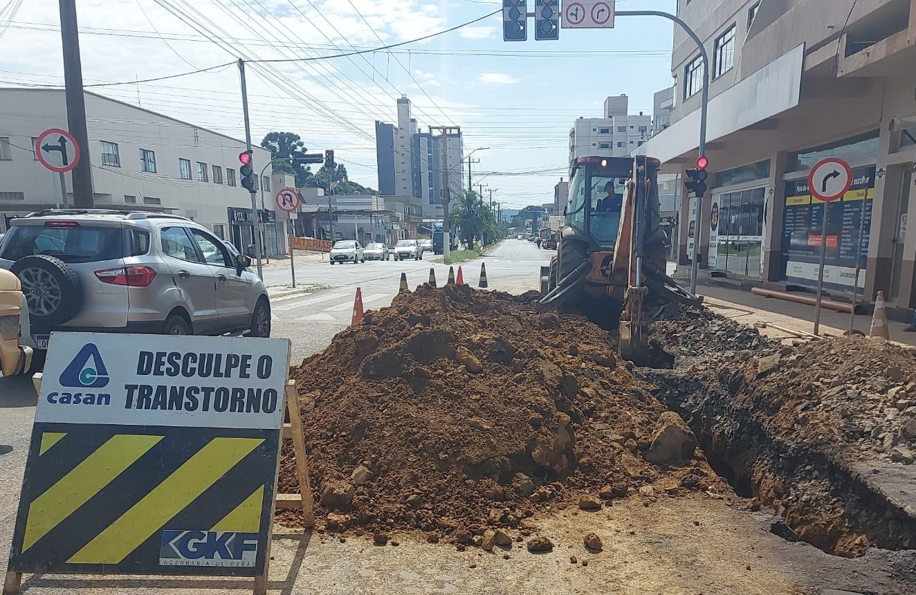 CASAN instala 26 quilômetros de novas redes coletoras de esgoto em Curitibanos