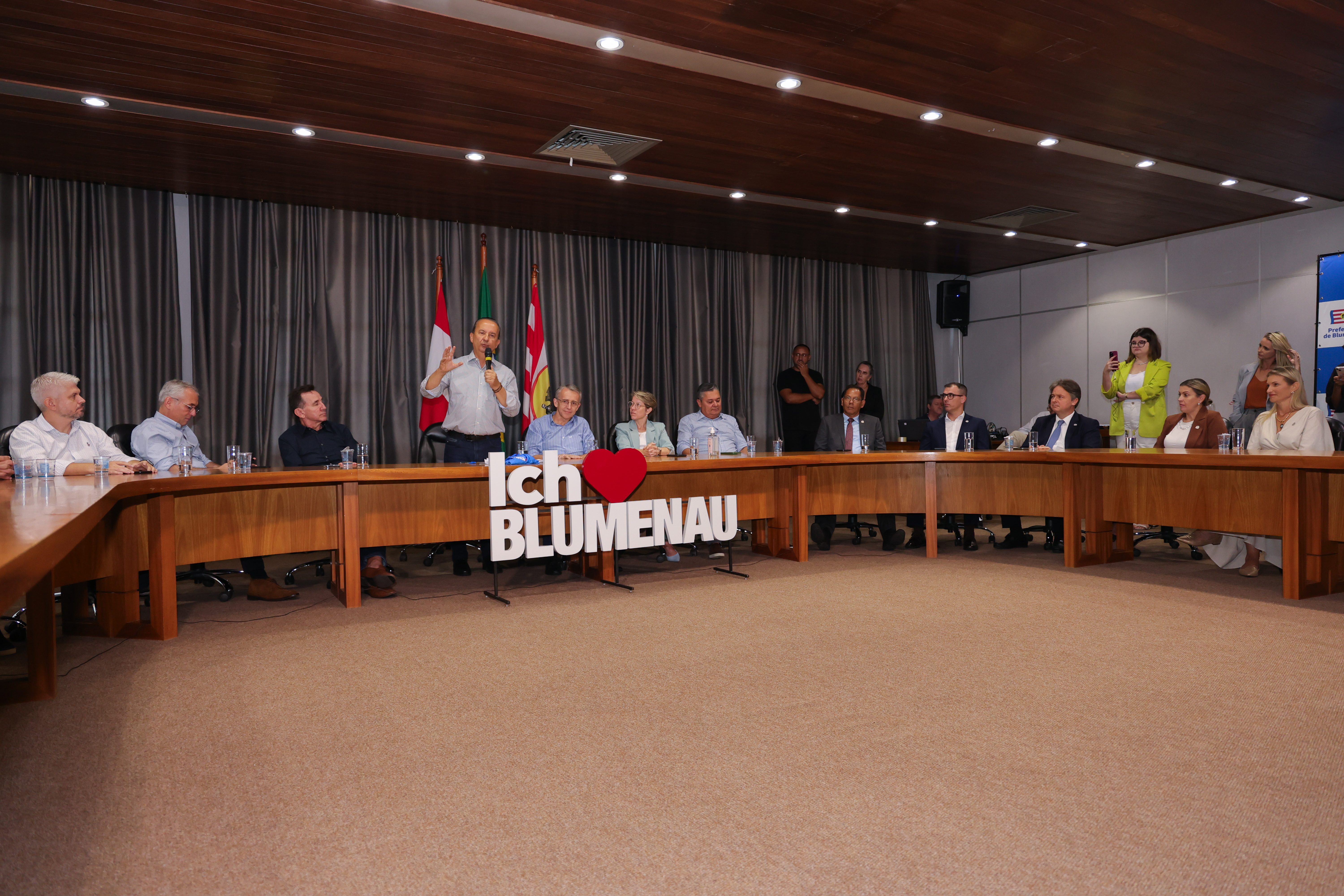 Em Blumenau, governador anuncia R$ 67 milhões via BRDE para obras de prevenção de desastres e infraestrutura