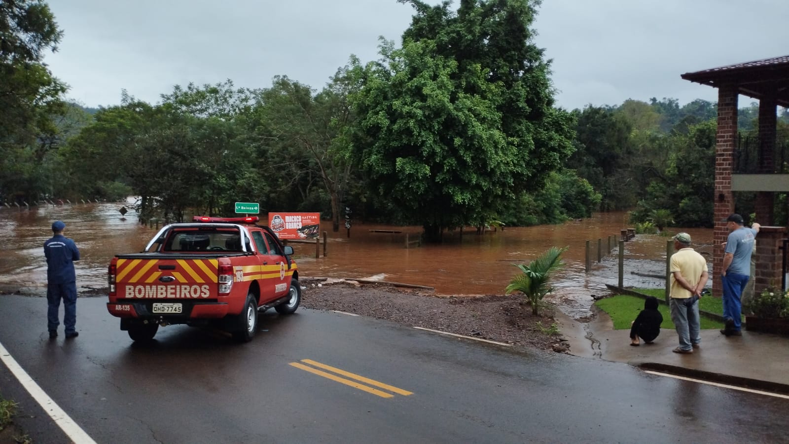 CBMSC atua com equipes de Força-Tarefa em resposta às chuvas em Santa Catarina
