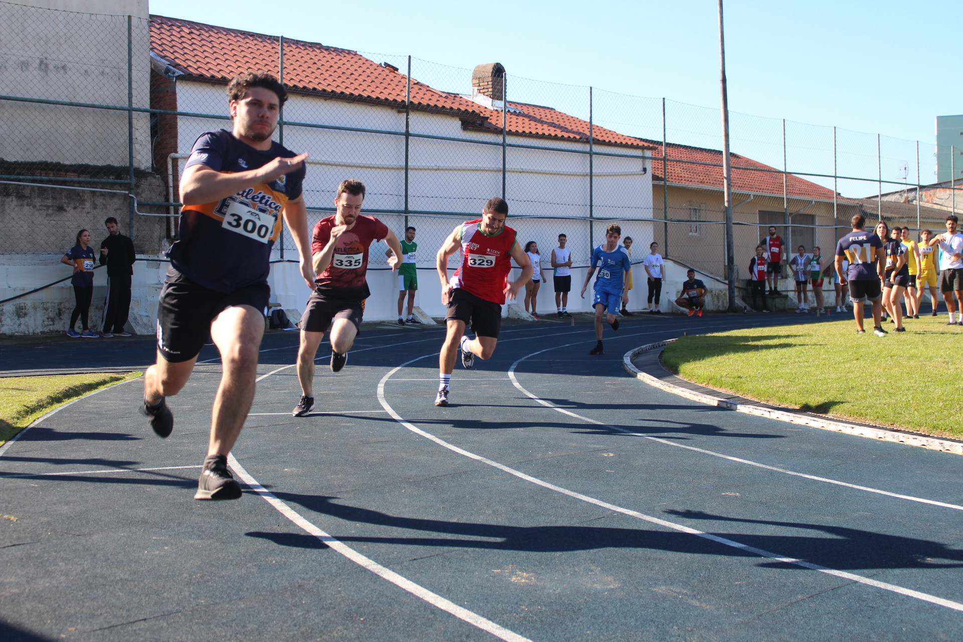 Atletismo e tênis de campo são as primeiras modalidades a serem disputadas no Jiudesc 2024. Foto: Divulgação