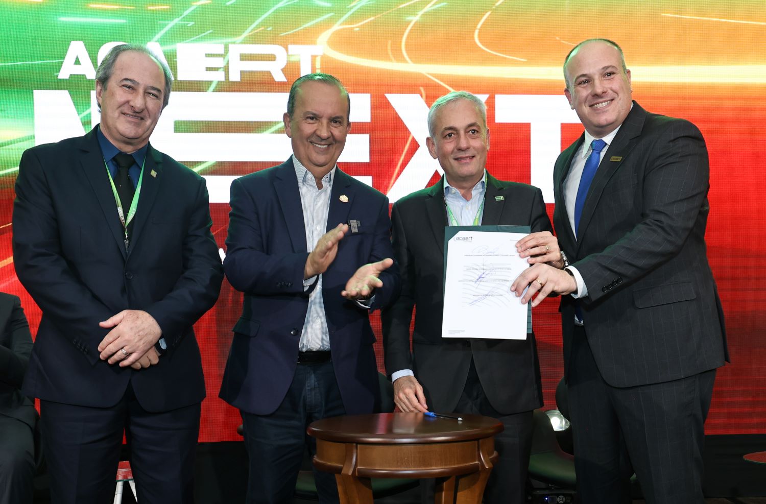 BRDE firma parceria inédita para impulsionar investimentos na radiodifusão em Santa Catarina