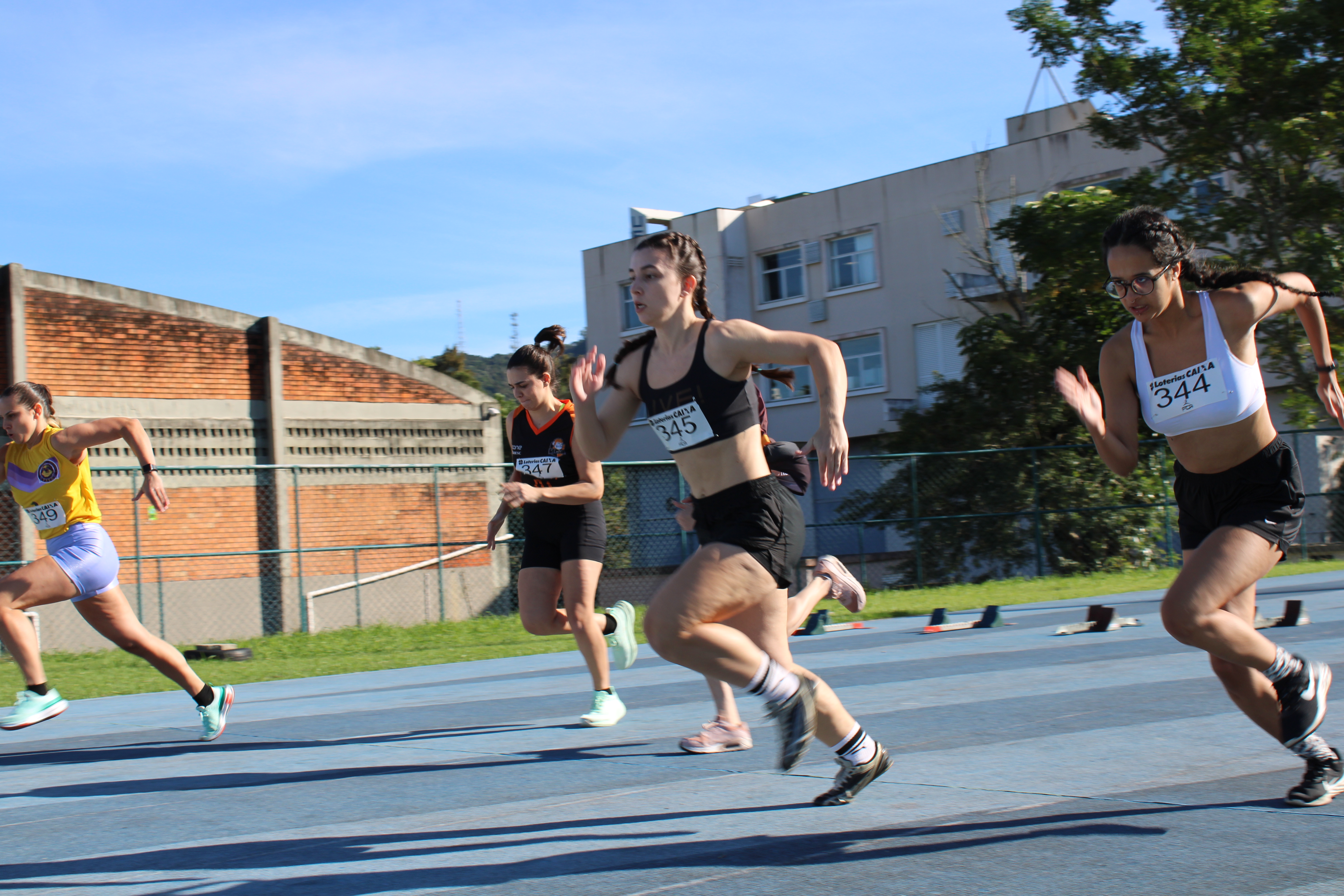 Provas de atletismo e tênis de campo foram realizadas em Florianópolis.Abertura oficial será dia 29, em Blumenau. Foto: Tássia Becker/Udesc