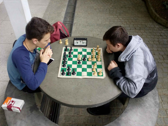 Projeto de extensão da Udesc Alto Vale ensina xadrez para iniciantes