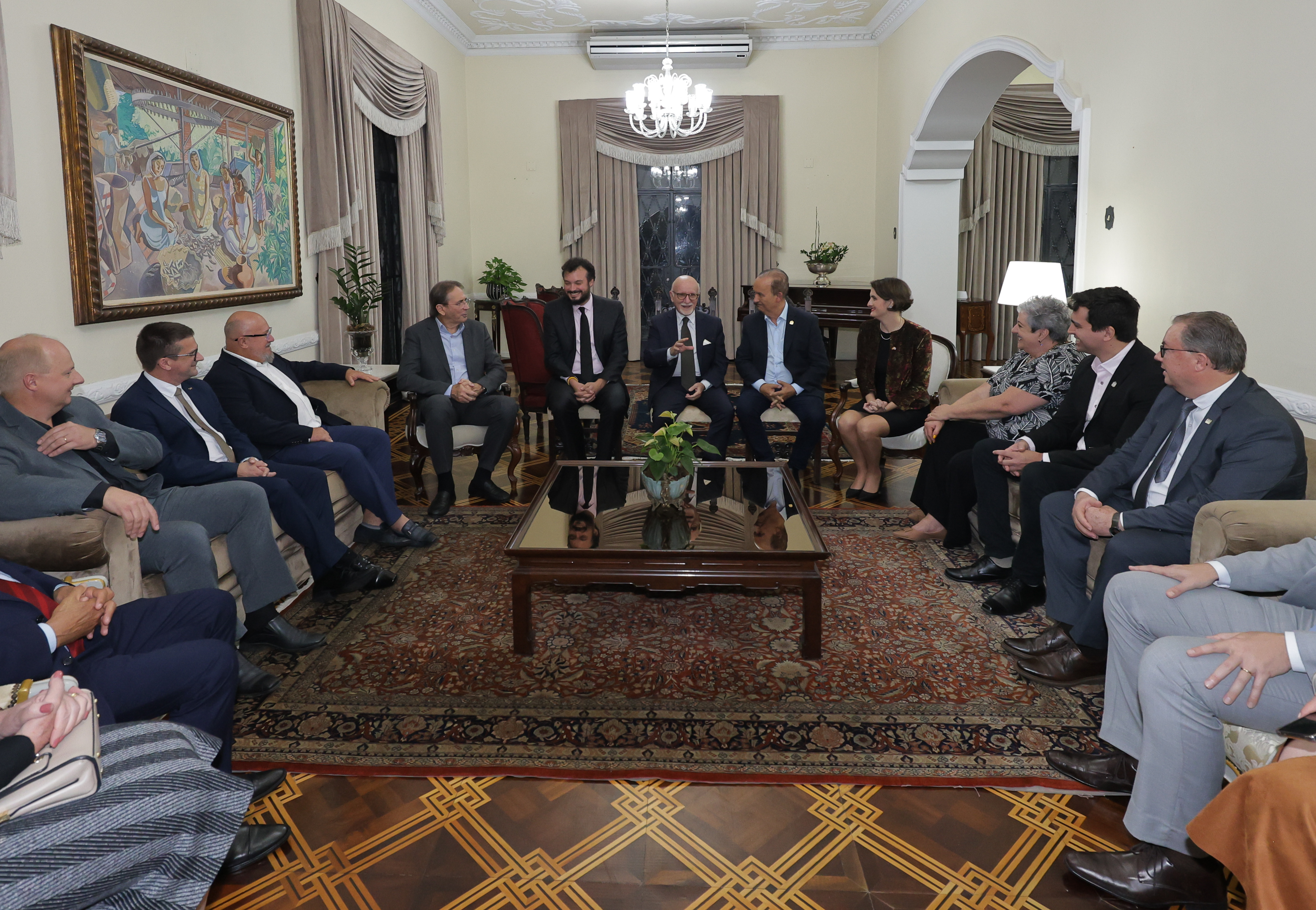 Governador e embaixador do Uruguai debatem parcerias econômicas e culturais