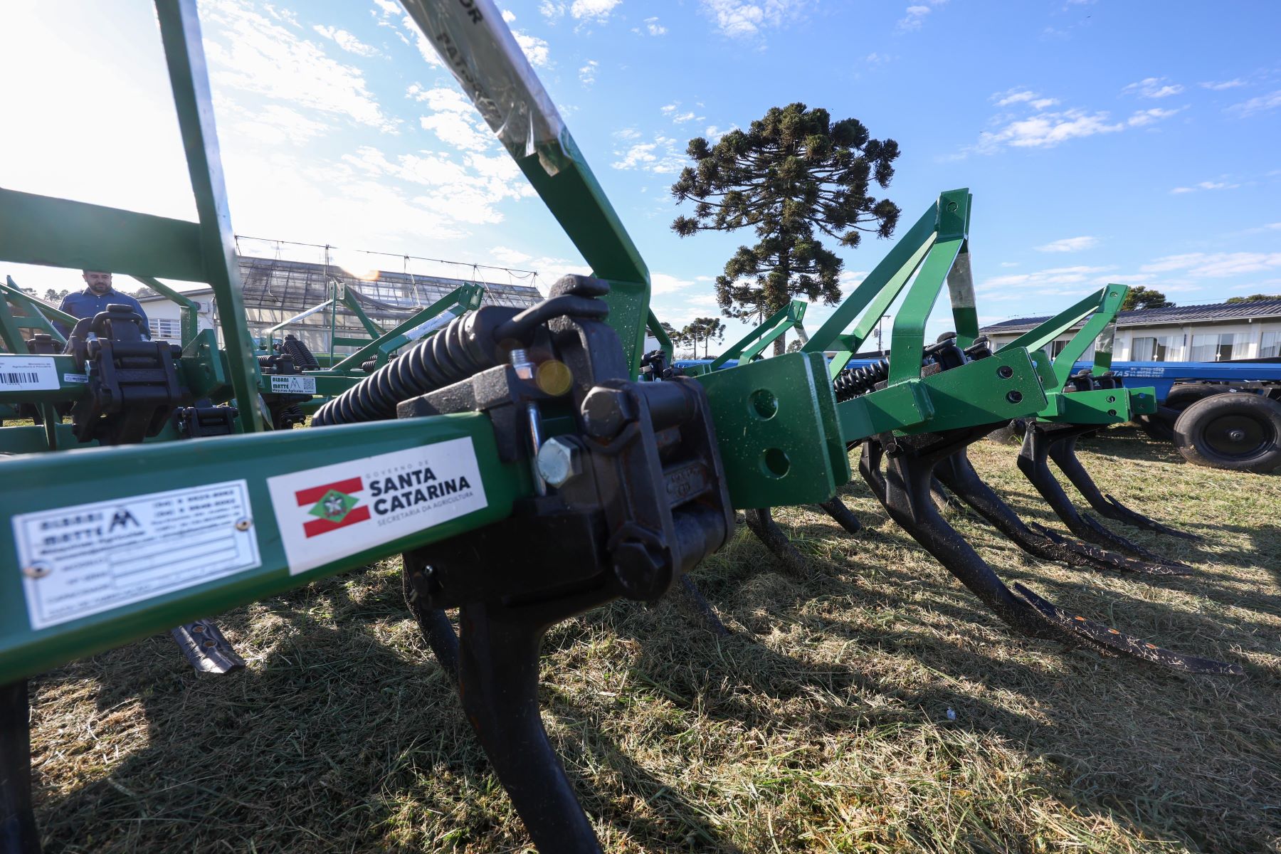 Governo do Estado entrega mais 28 equipamentos agrícolas para a região Serrana