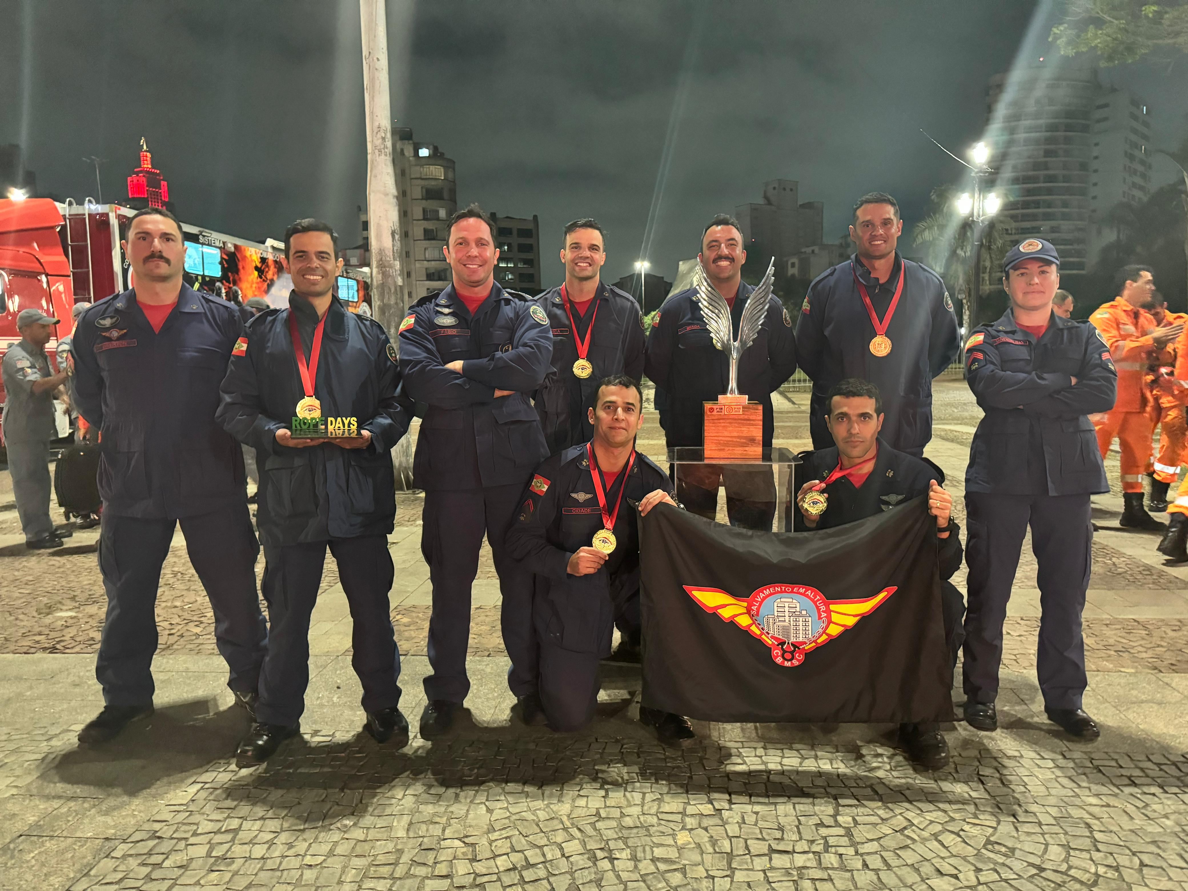 Equipe do Corpo de Bombeiros Militar de SC vence competição internacional de salvamento em altura